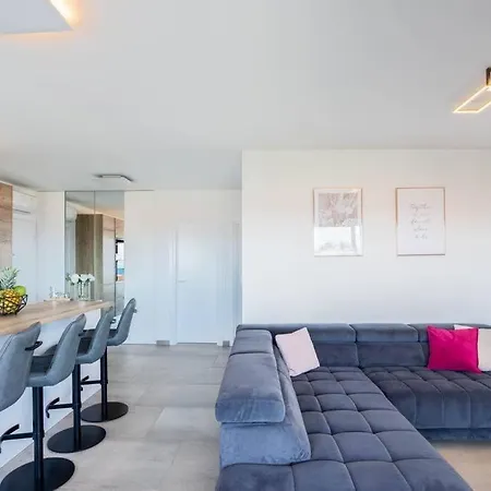 Penthouse Mimi شقة