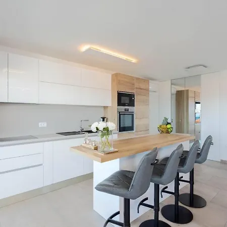 Apartament Penthouse Mimi *